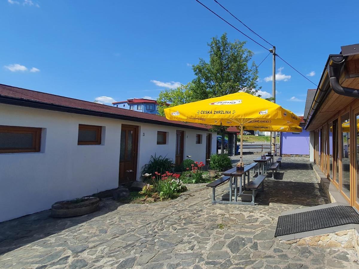 Katerina Restaurant A Penzion 罗兹瓦多夫 外观 照片